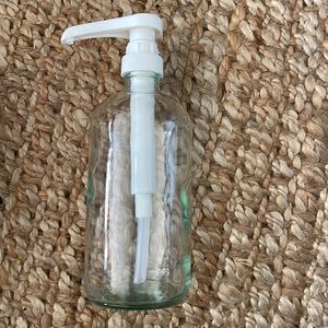 NWT LIQUID SOAP LOTION PUMP DISPENSER
